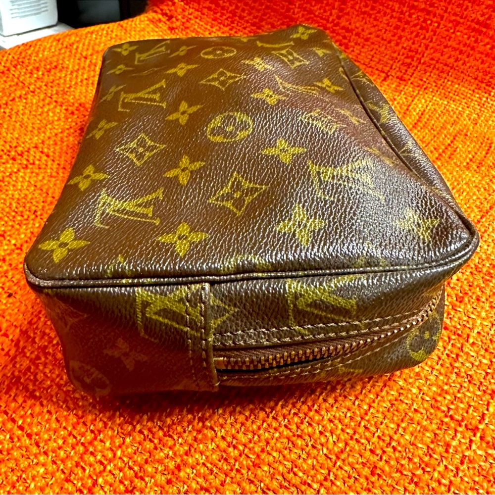 WOW Poshmark Authentic Louis Vuitton Case